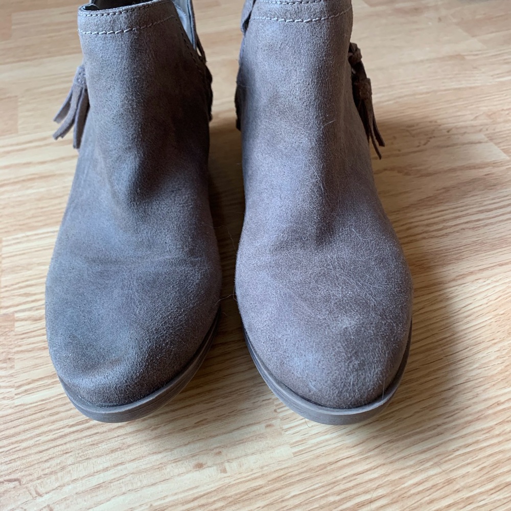 Booties 9.     SOLD - Picture 3 of 3